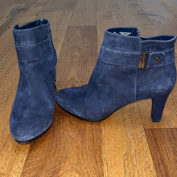 AK Anne Klein Woman’s Blue Leather Booties Size 10M - Picture 1 of 8